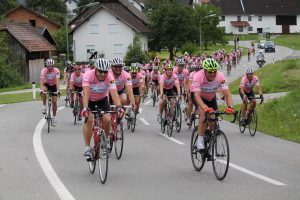 BILD zu TP/OTS - Bei der "Tour de Franz" in Krnten treten Gr§en der Sportwelt fr den guten Zweck in die Pedale